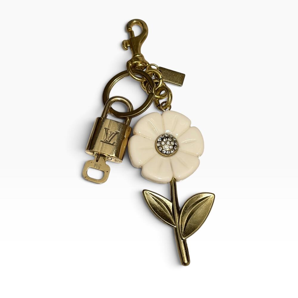 Louis Vuitton Lock & Key #314 w/a White Flower Rhinestone Charm Keychain